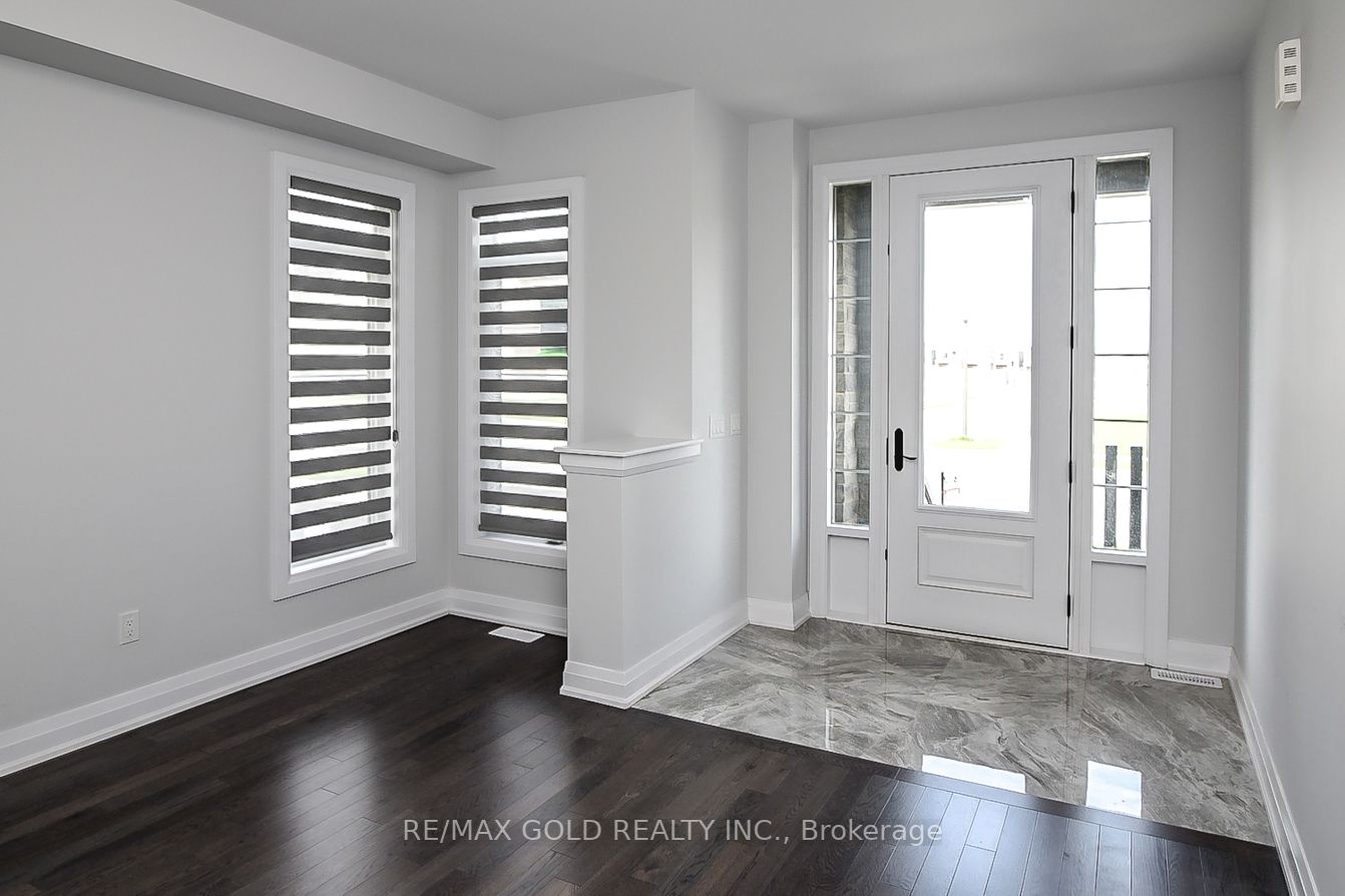 774 Queenston Blvd