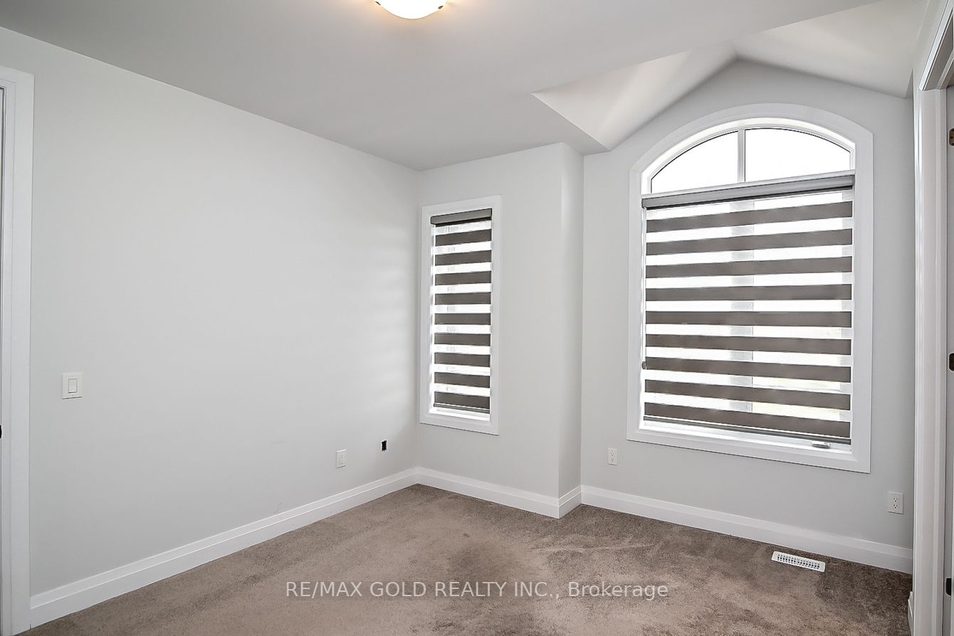 774 Queenston Blvd