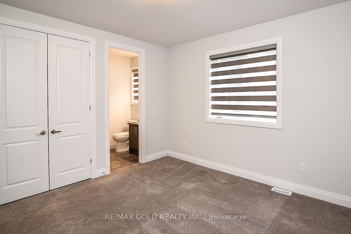 774 Queenston Blvd