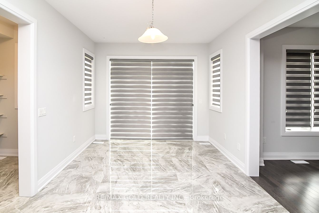 774 Queenston Blvd