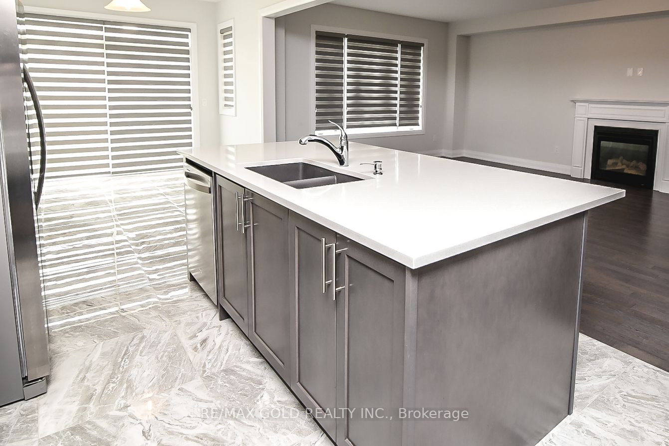 774 Queenston Blvd