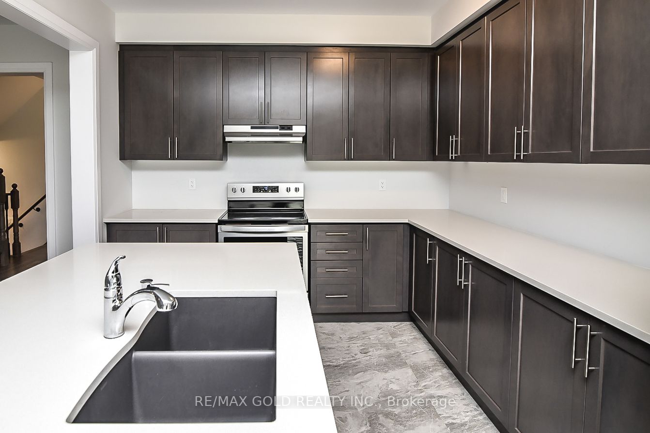 774 Queenston Blvd