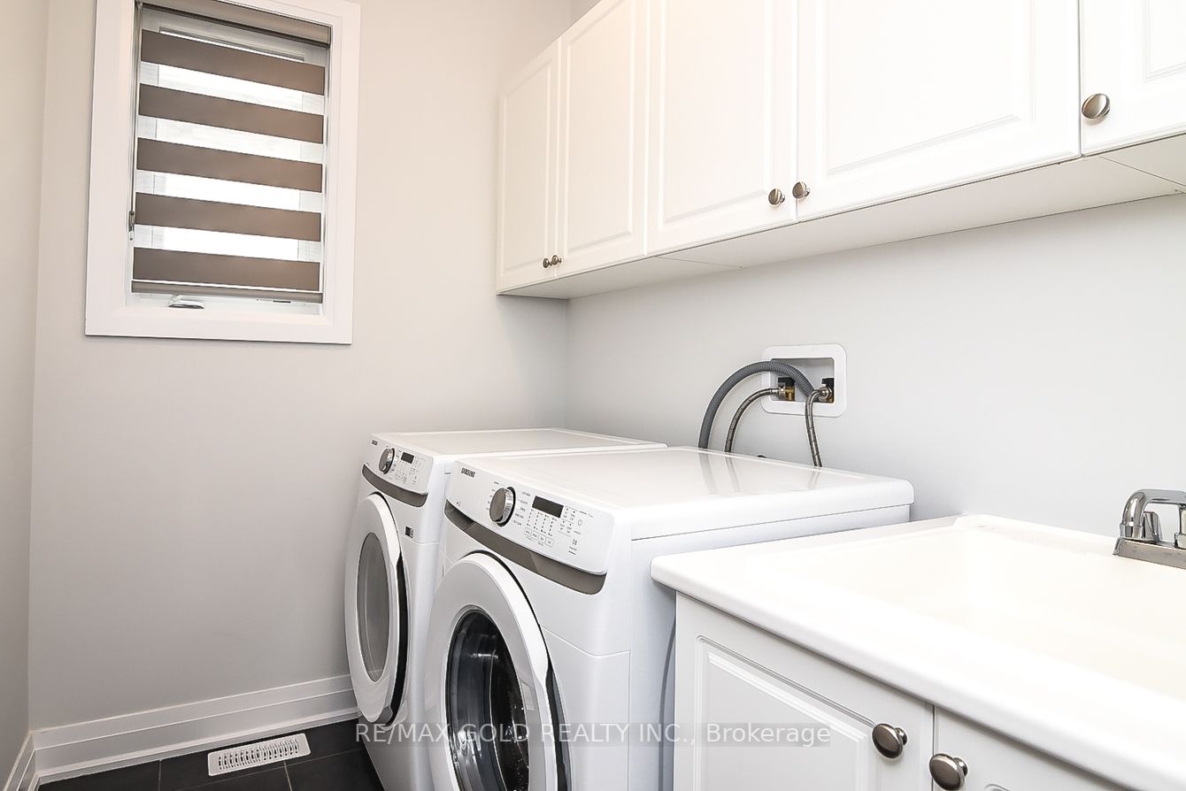 774 Queenston Blvd