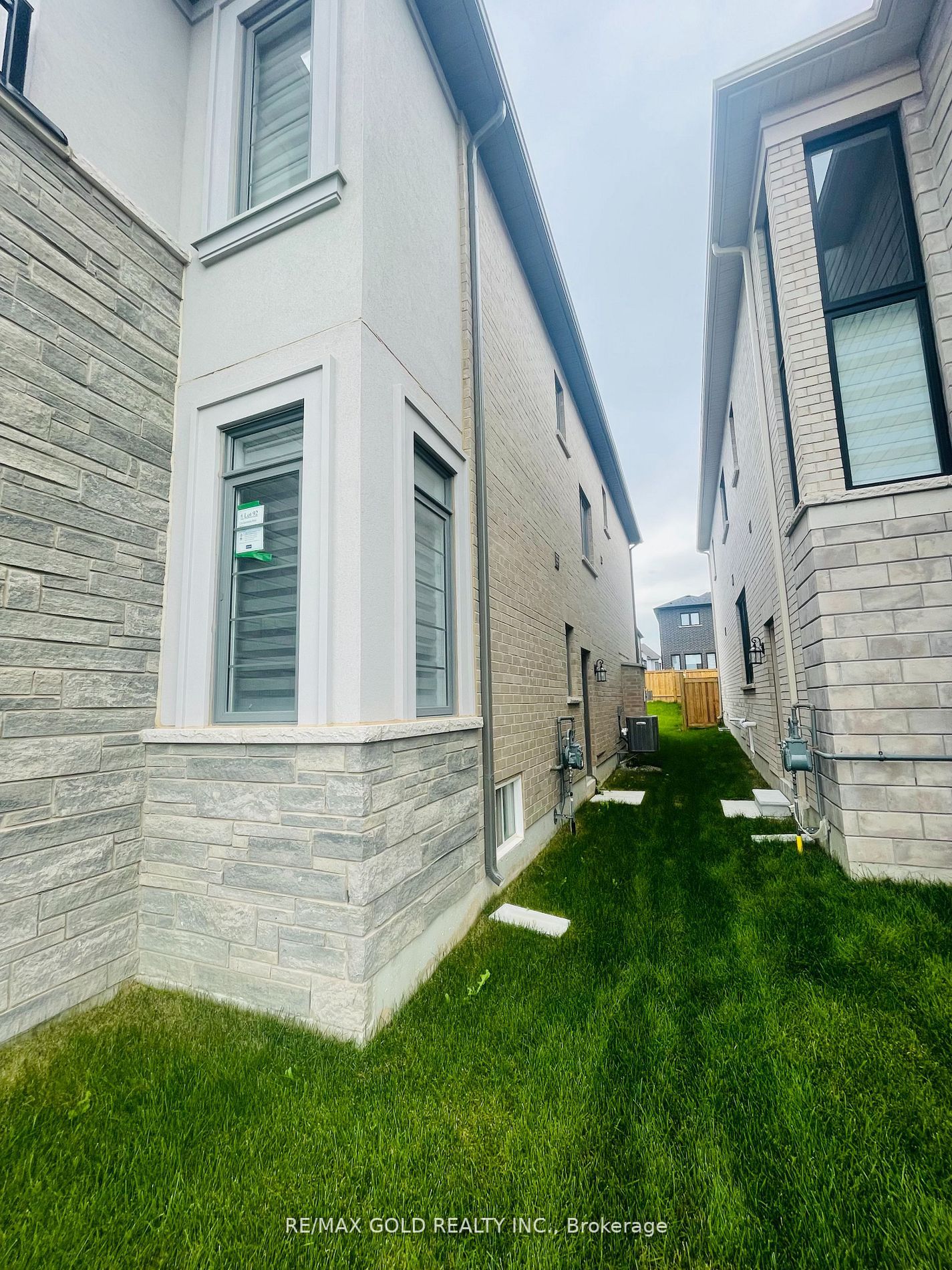 774 Queenston Blvd