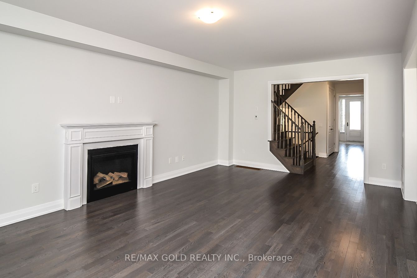 774 Queenston Blvd