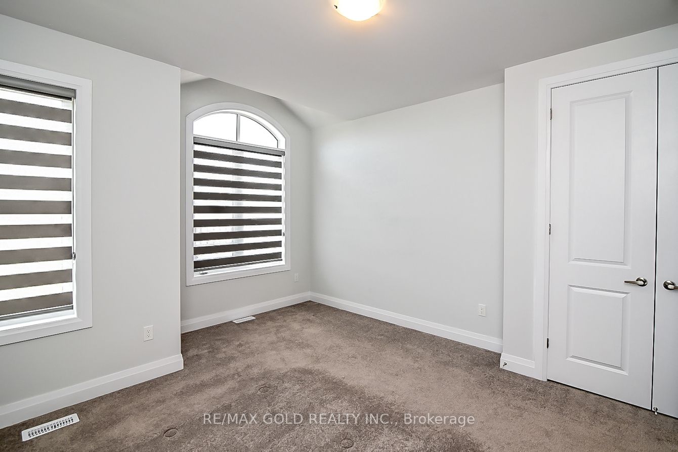 774 Queenston Blvd