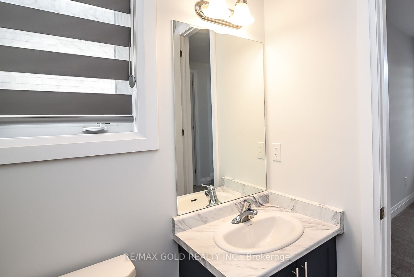 774 Queenston Blvd