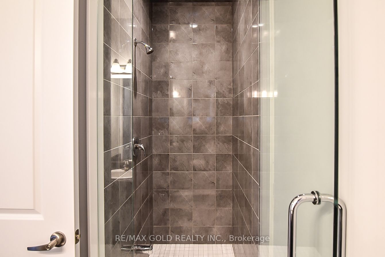 774 Queenston Blvd