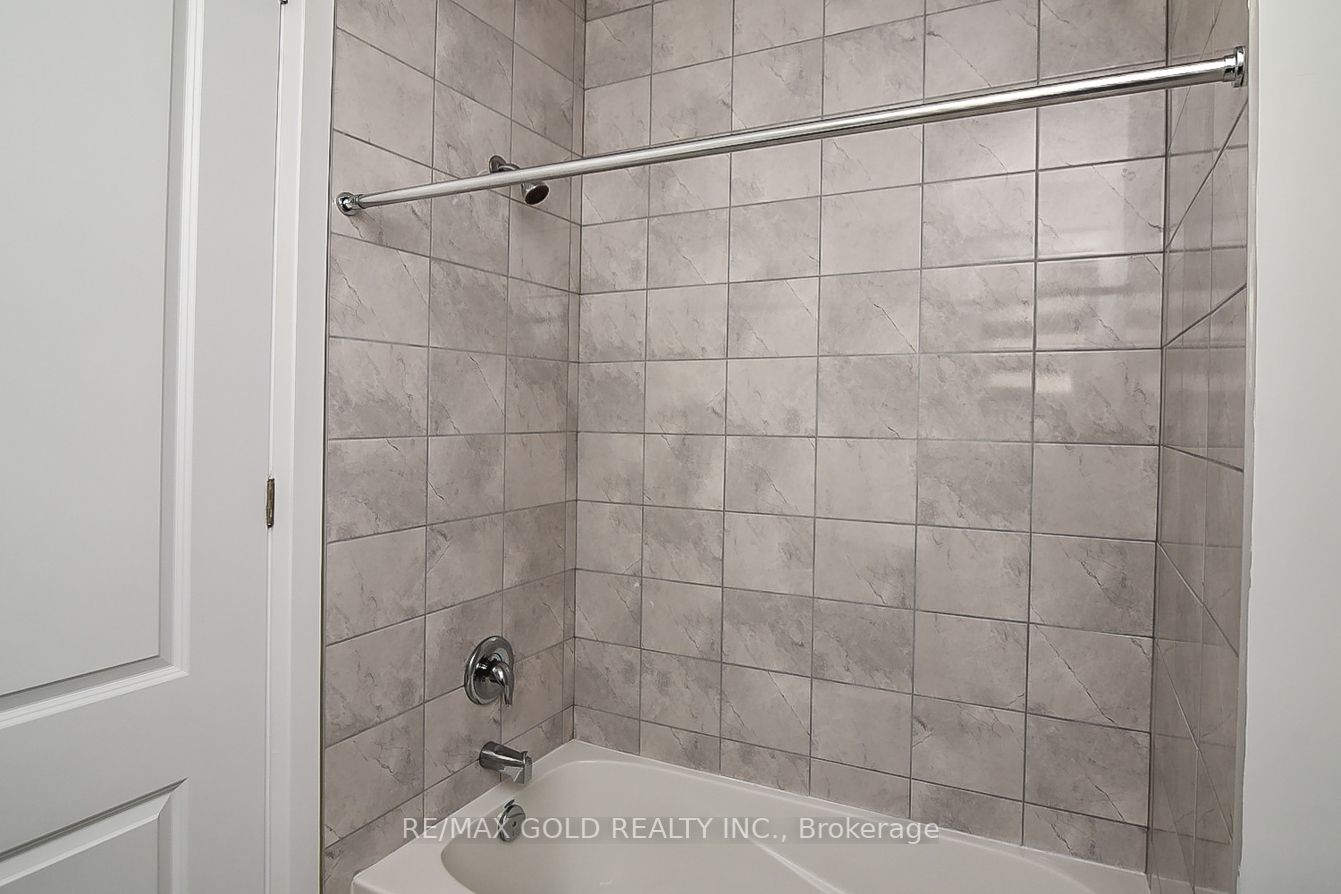 774 Queenston Blvd