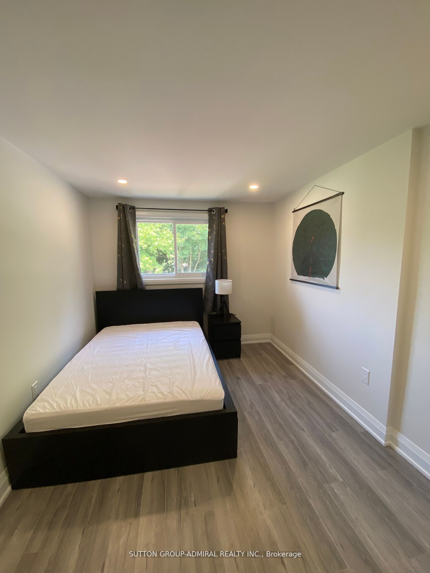 128 Jansen Ave