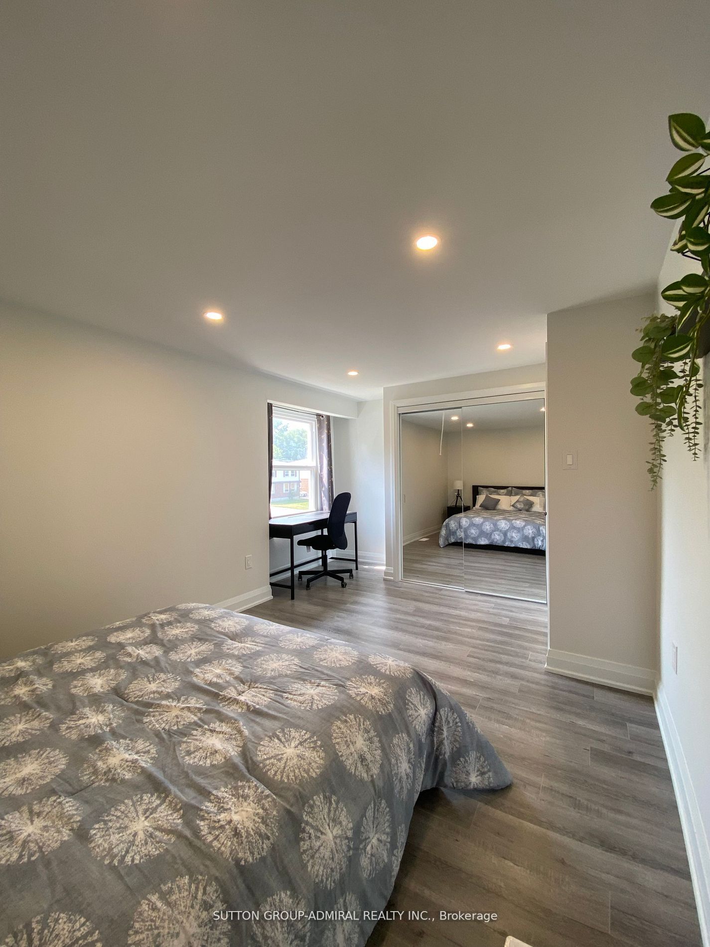 128 Jansen Ave