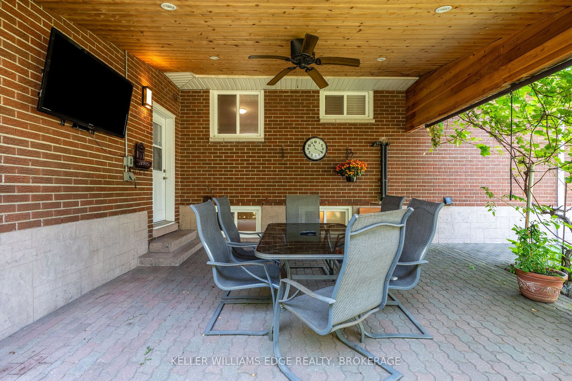 64 Forest Hill Cres