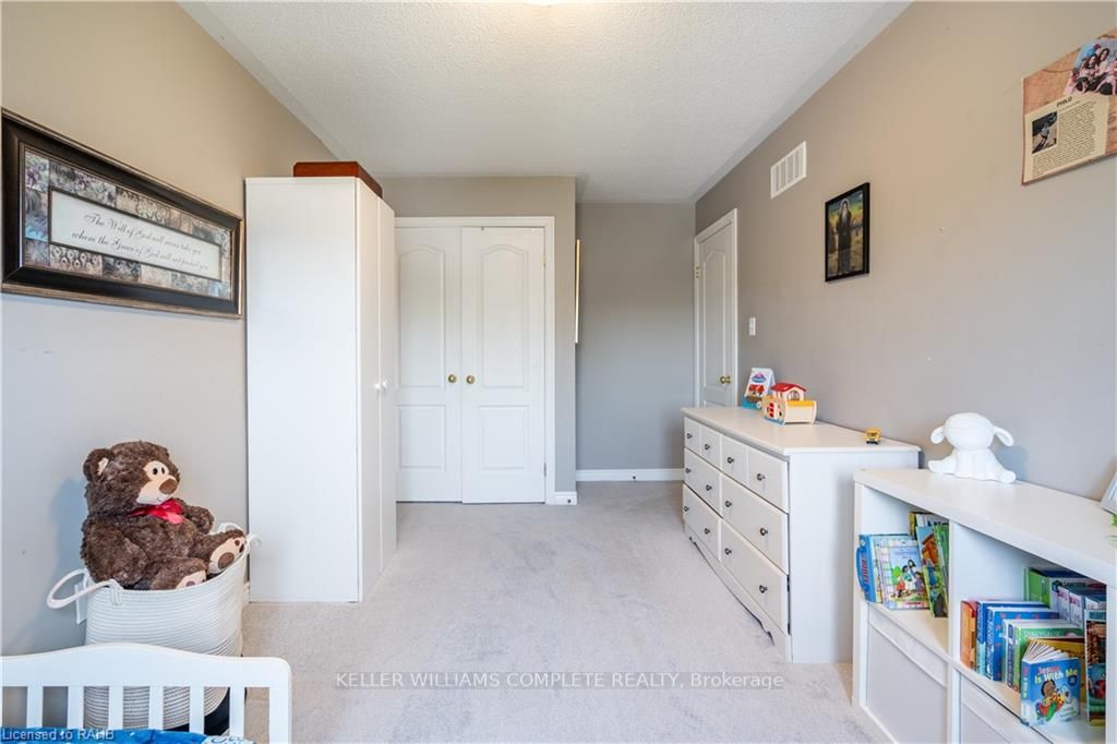 15 Marina Point Cres
