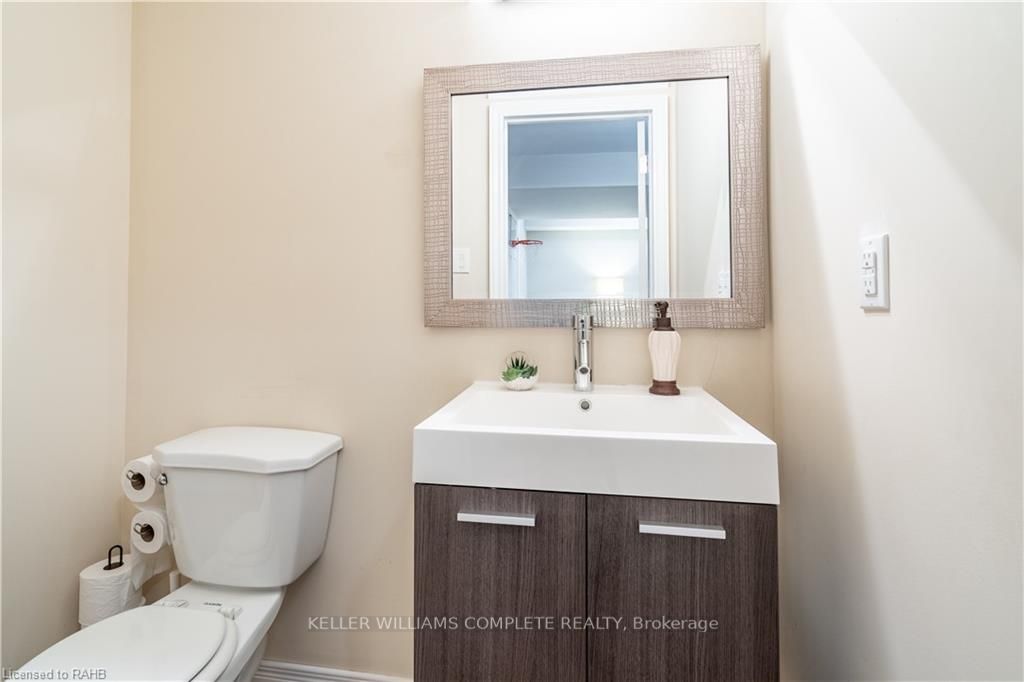 15 Marina Point Cres