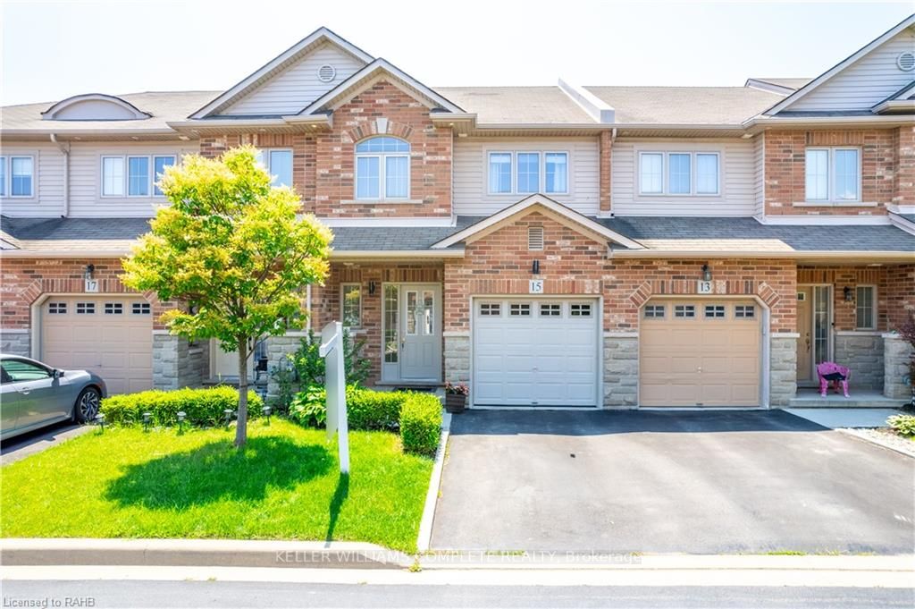 15 Marina Point Cres