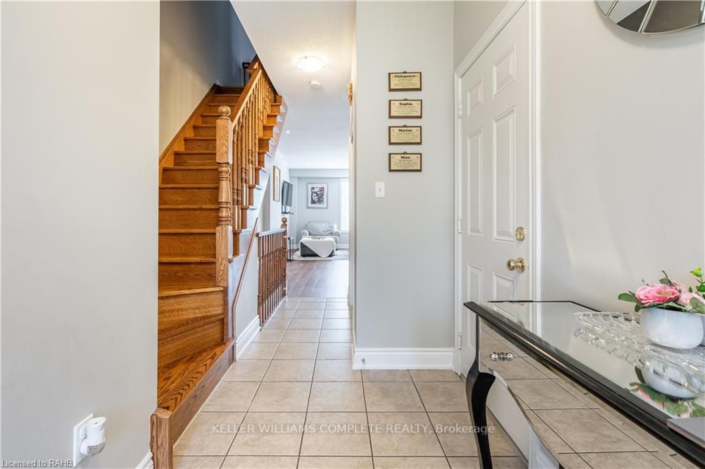 15 Marina Point Cres
