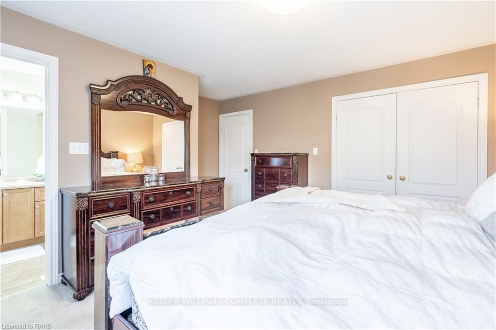 15 Marina Point Cres