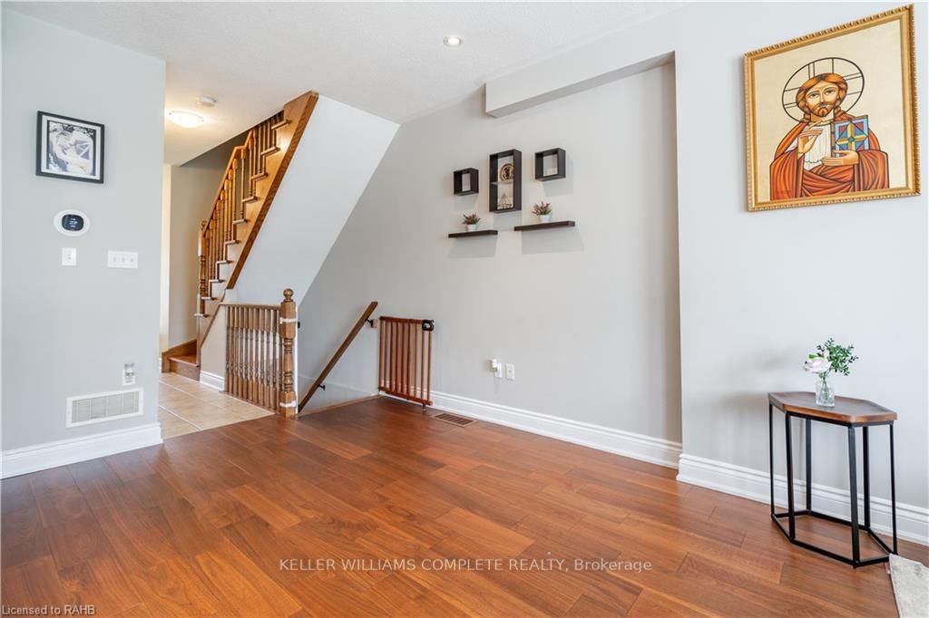 15 Marina Point Cres