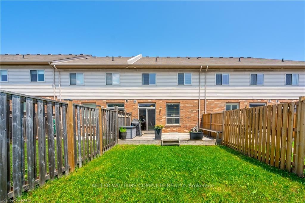 15 Marina Point Cres