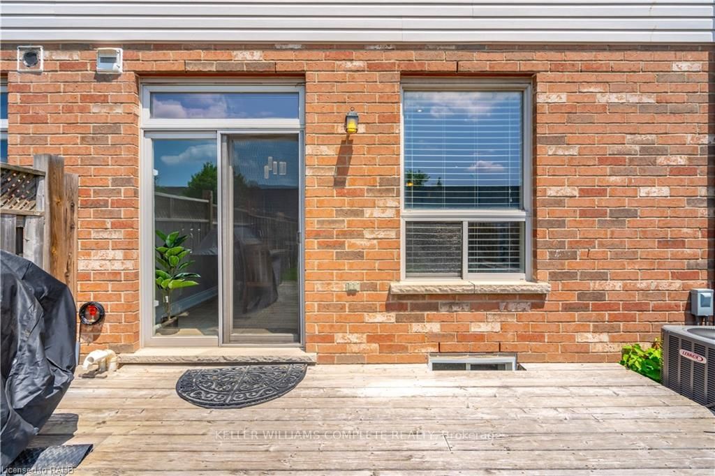 15 Marina Point Cres