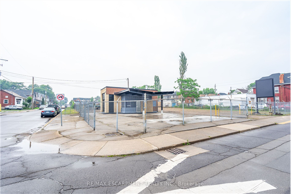 373 Wentworth St N, Hamilton