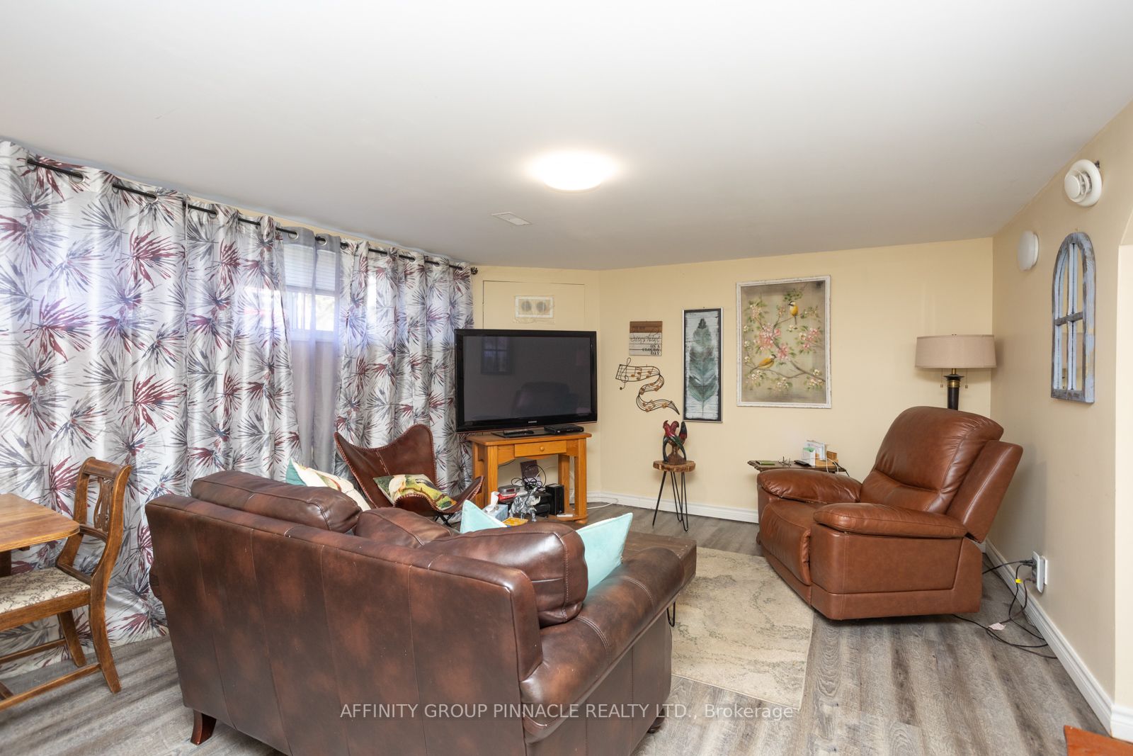 8 Pottinger Street