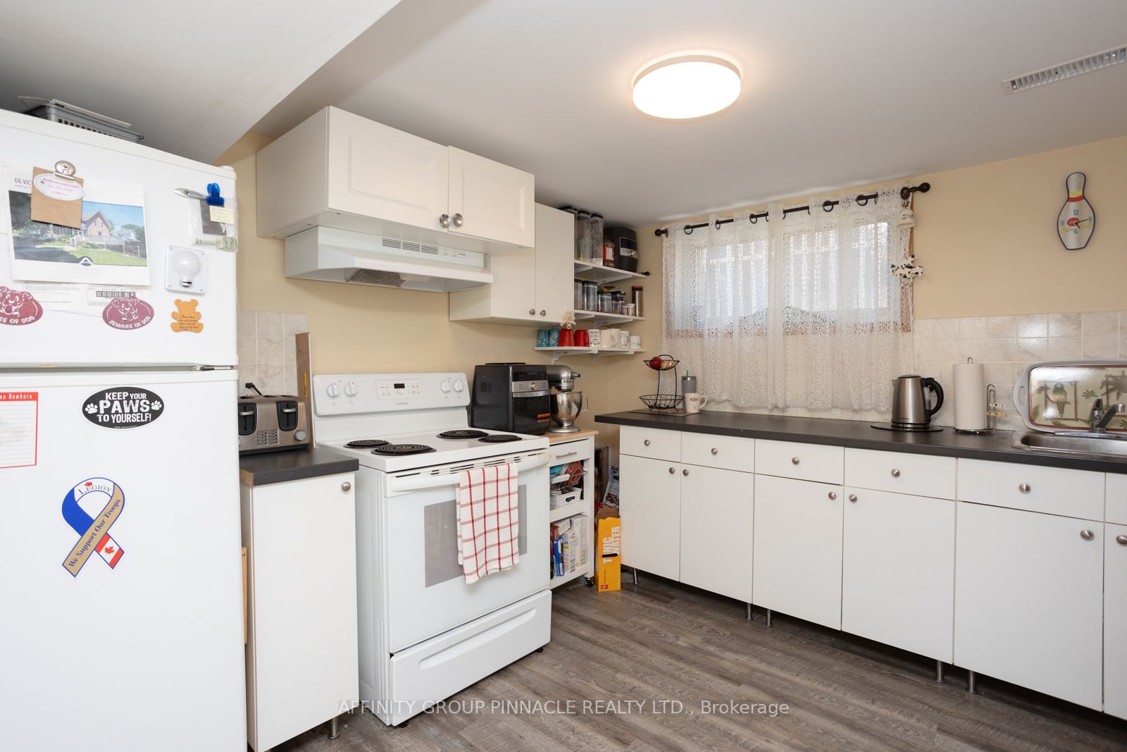 8 Pottinger Street
