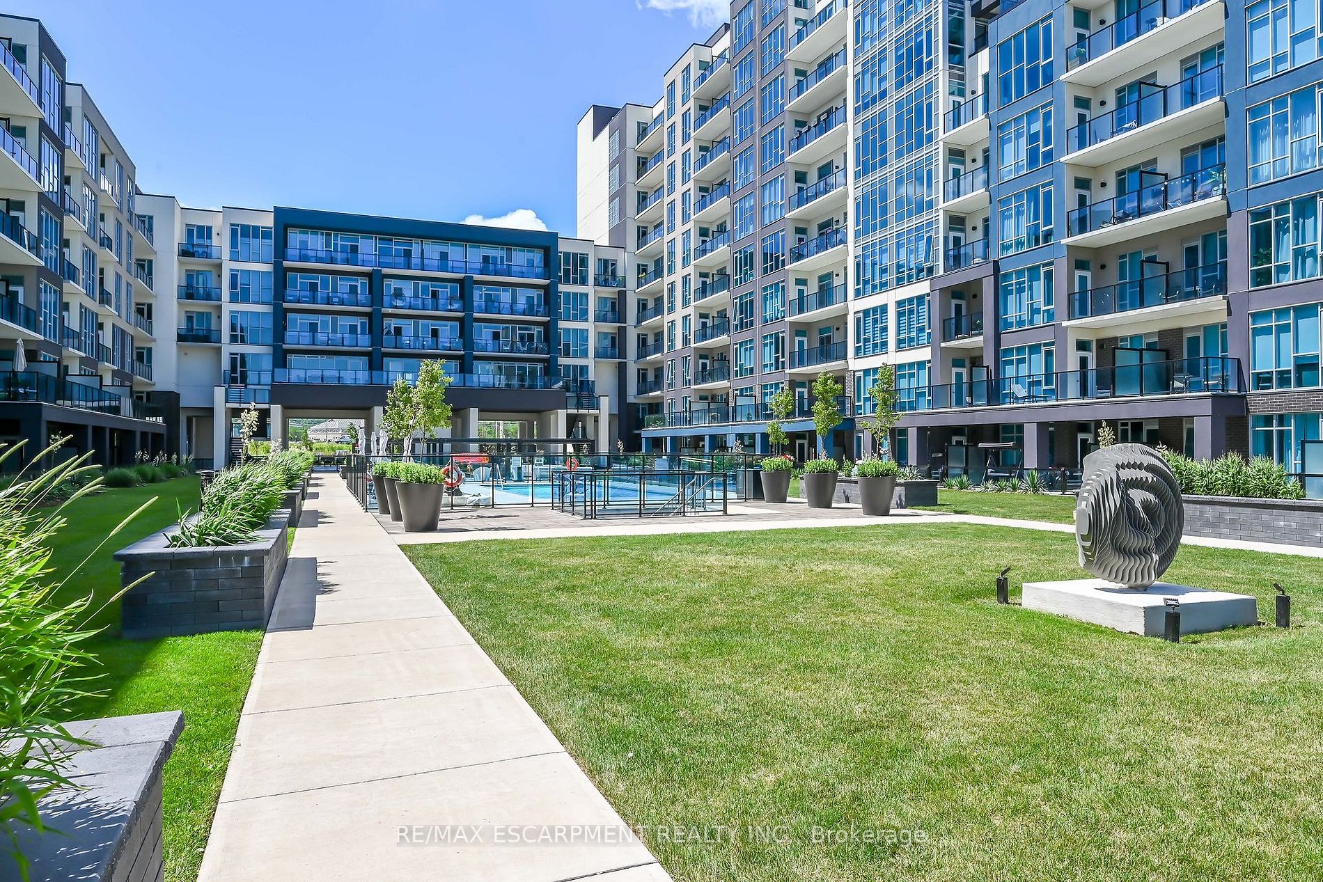 16 Concord Pl, #124