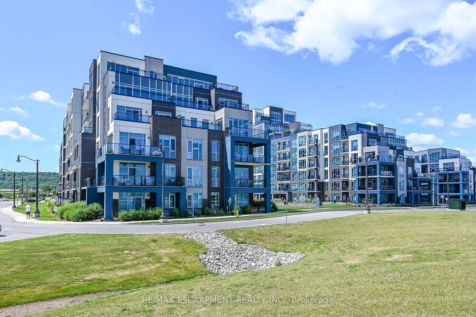 16 Concord Pl, #124