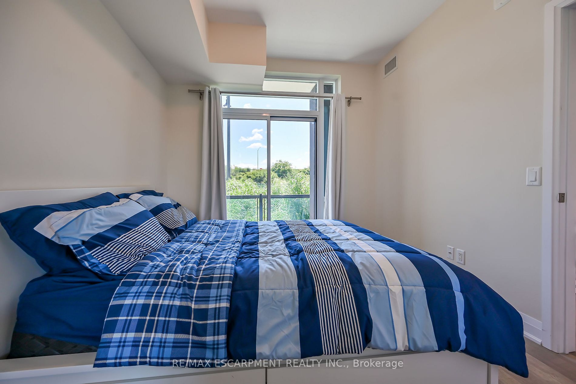 16 Concord Pl, #124