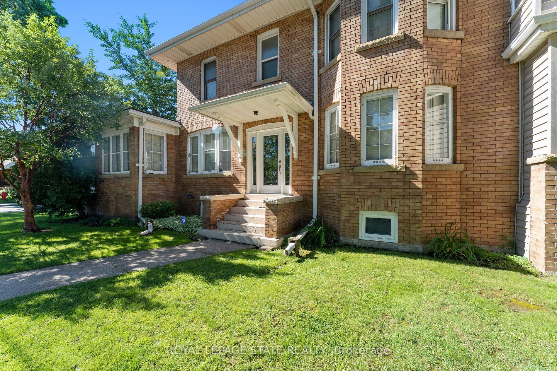 32 Rosslyn Ave S