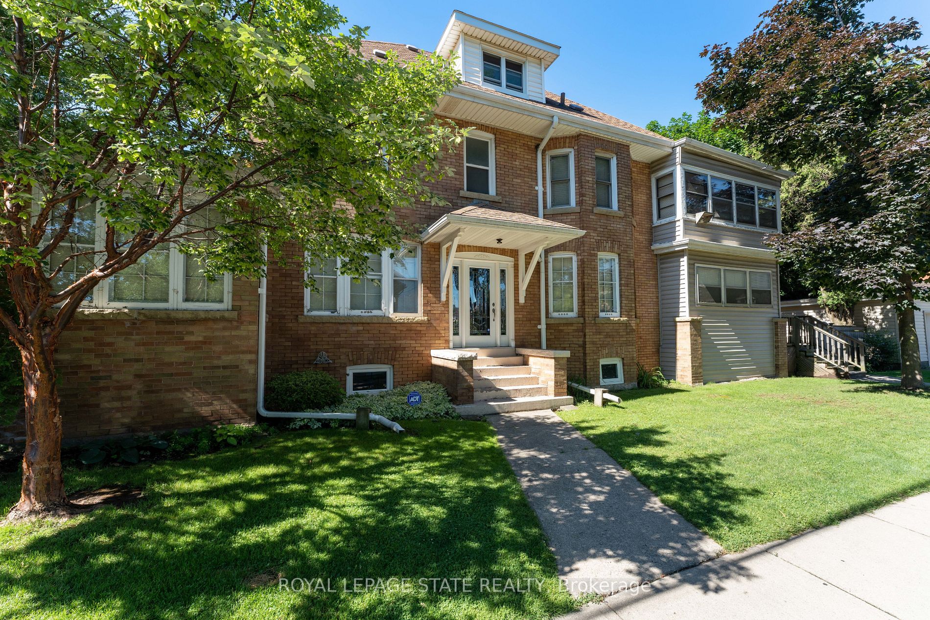 32 Rosslyn Ave S