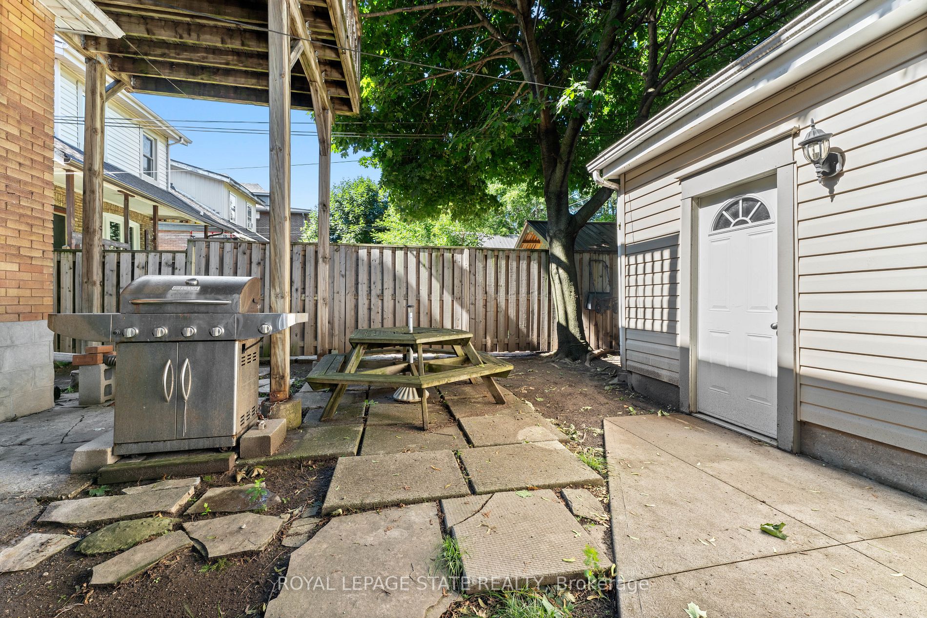 32 Rosslyn Ave S