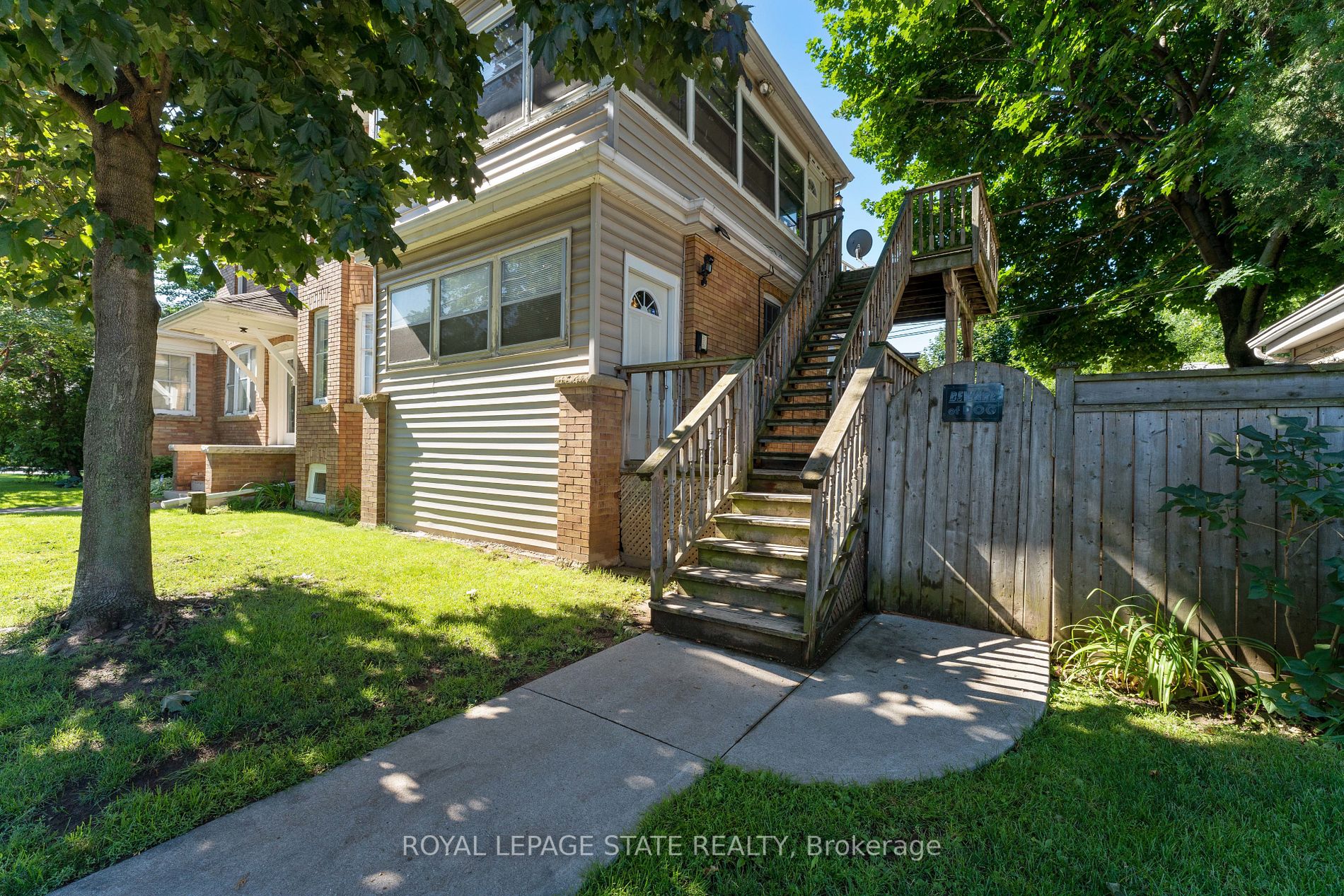 32 Rosslyn Ave S