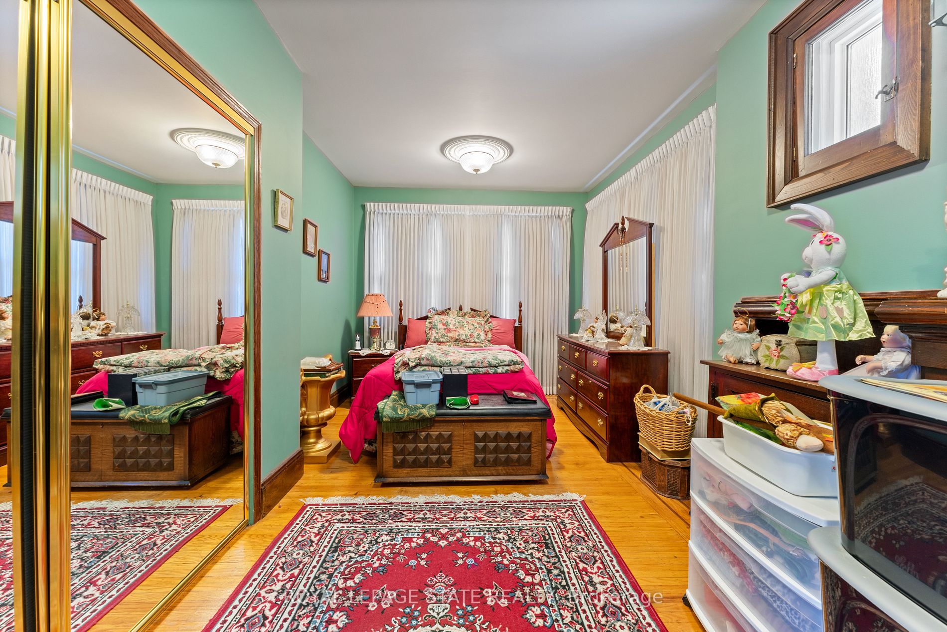 32 Rosslyn Ave S