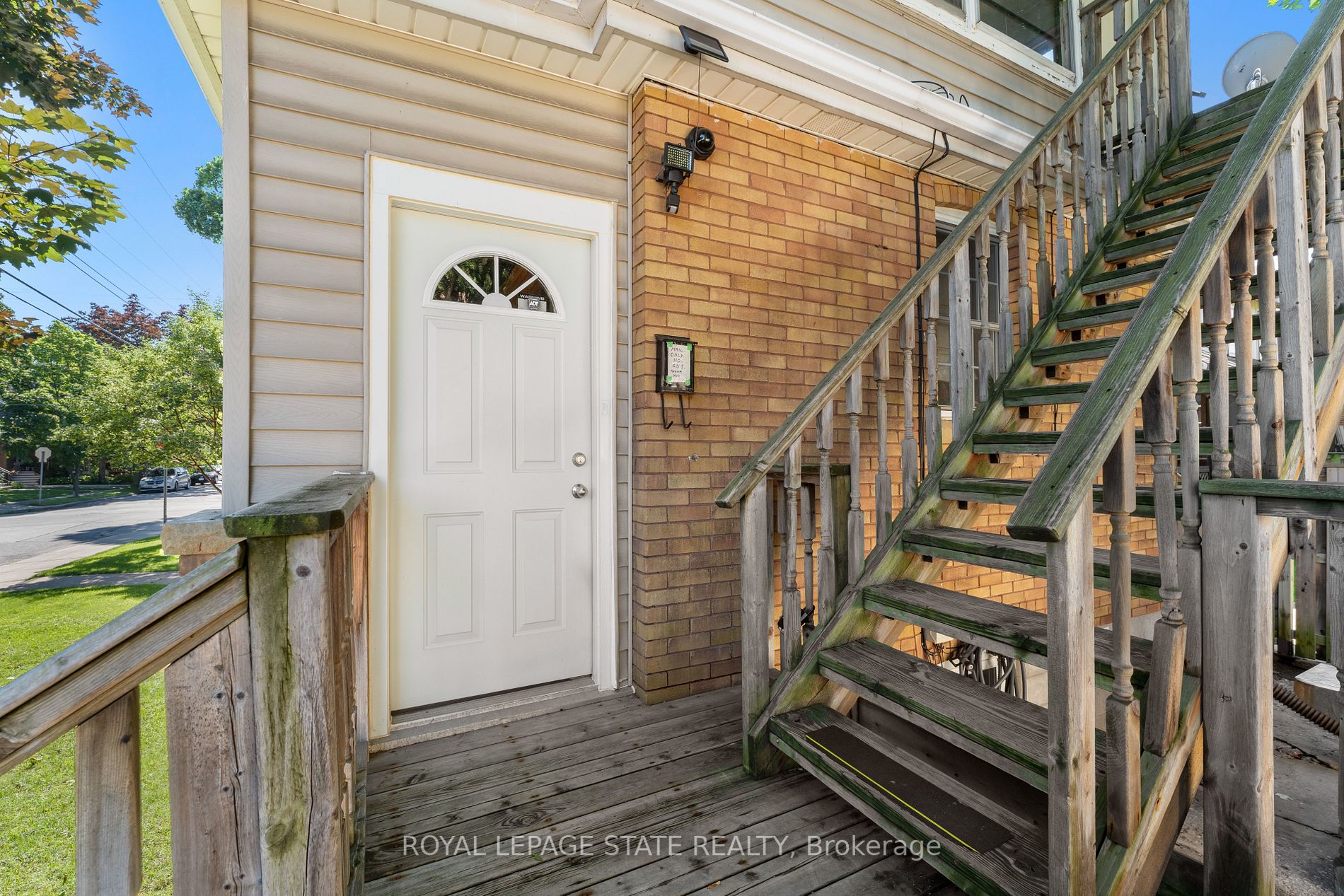 32 Rosslyn Ave S