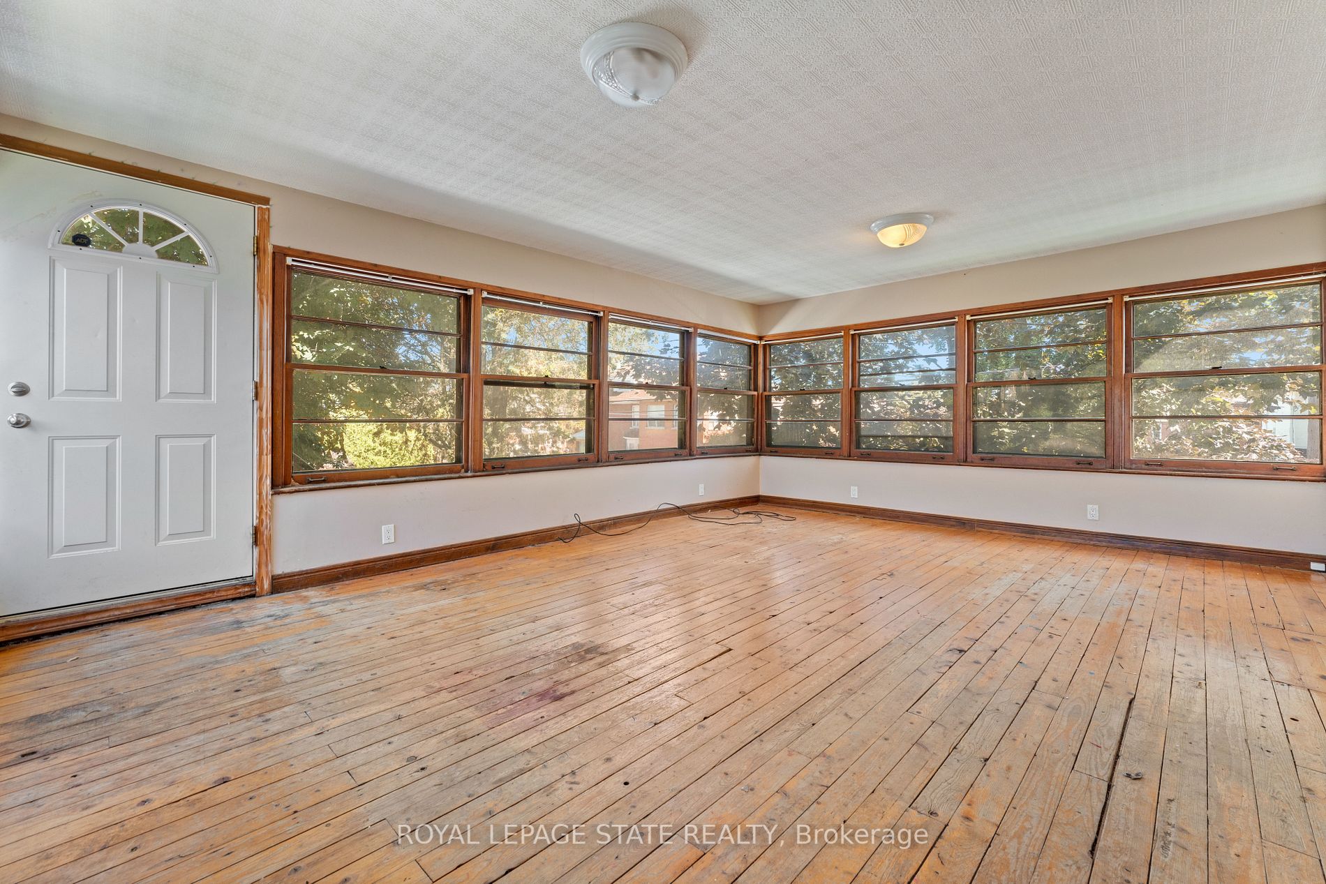 32 Rosslyn Ave S
