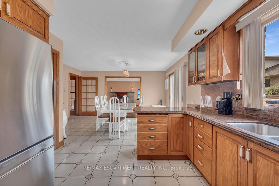 2 Glencrest Ave