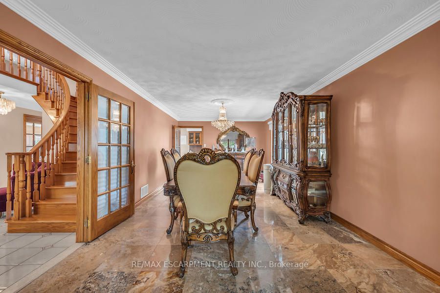 2 Glencrest Ave