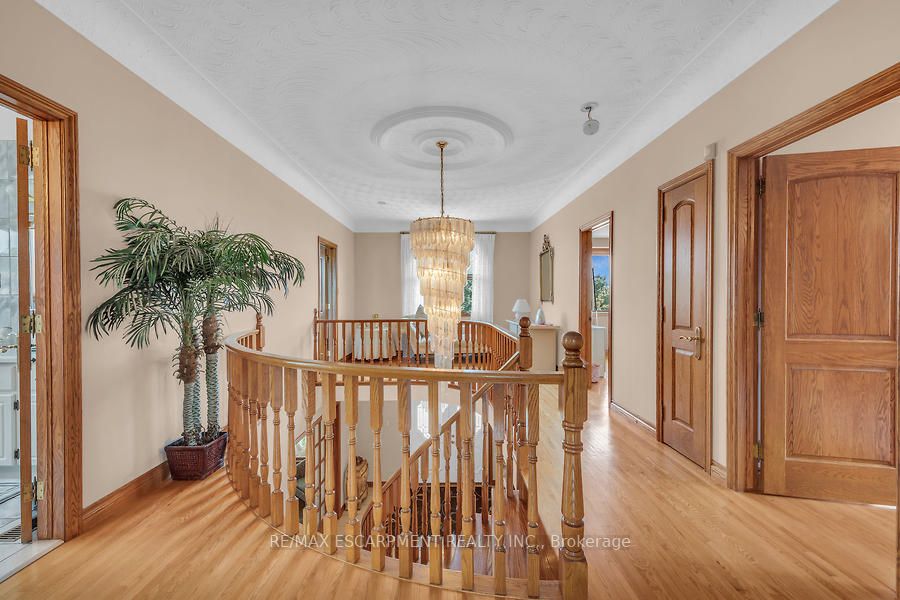2 Glencrest Ave