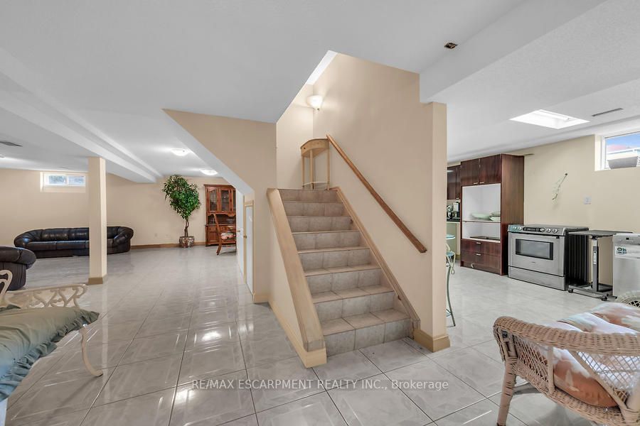 2 Glencrest Ave