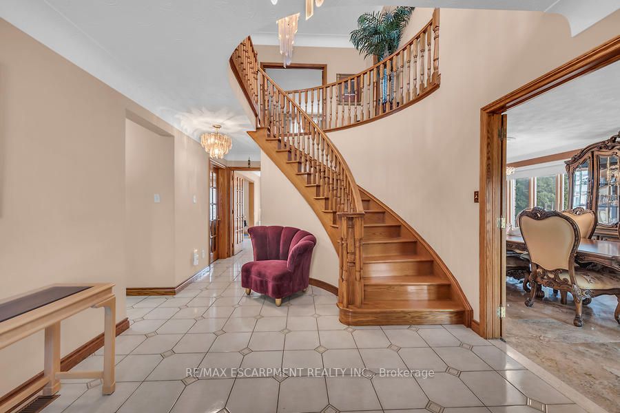 2 Glencrest Ave