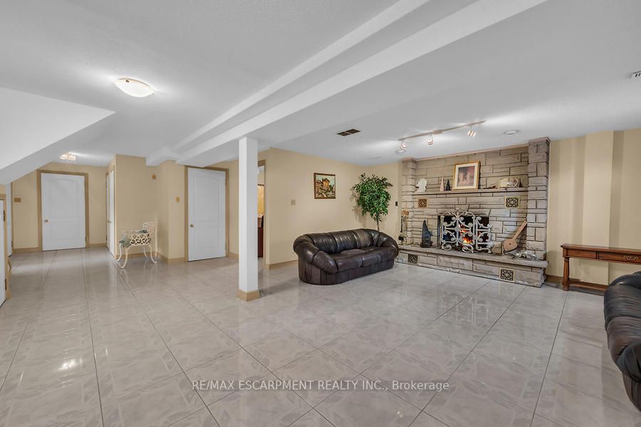 2 Glencrest Ave