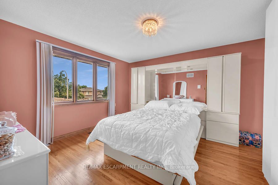 2 Glencrest Ave