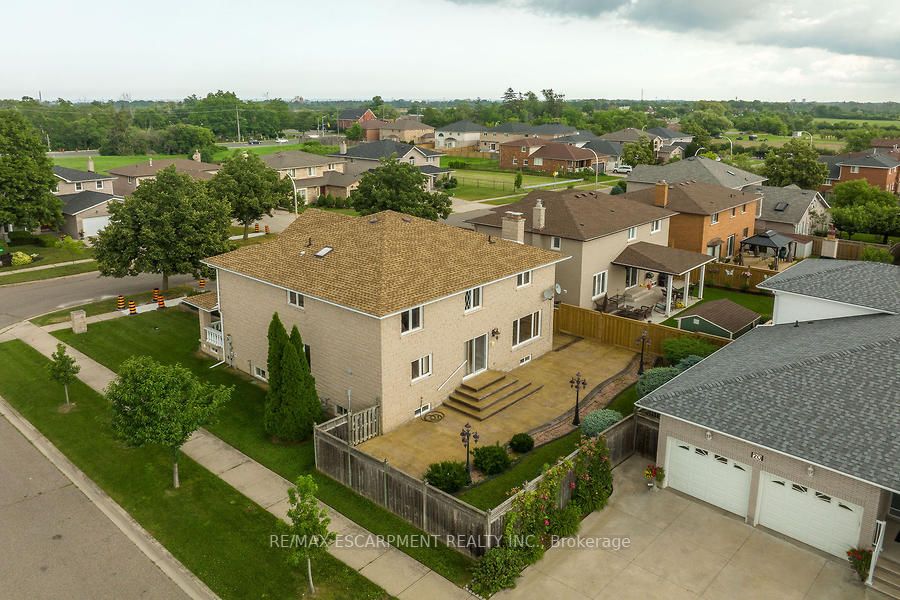 2 Glencrest Ave