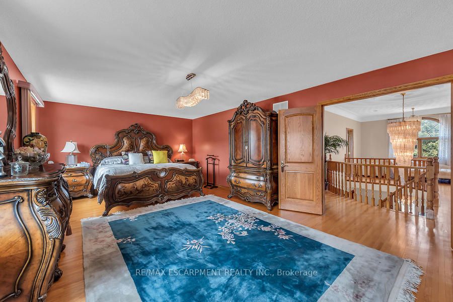 2 Glencrest Ave