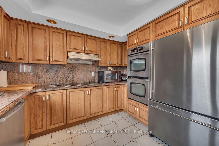 2 Glencrest Ave