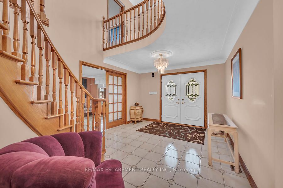 2 Glencrest Ave