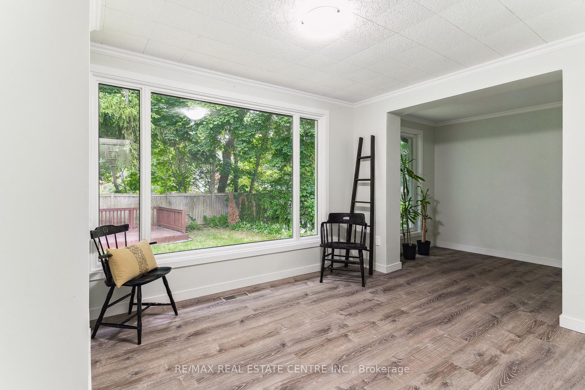 83 Jerseyville Rd E