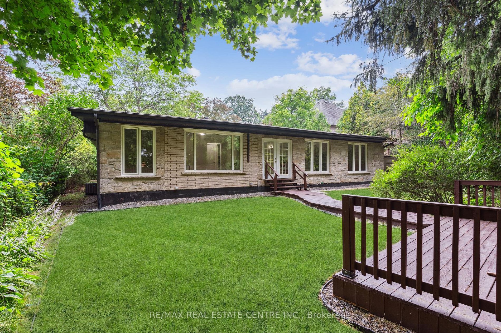 83 Jerseyville Rd E
